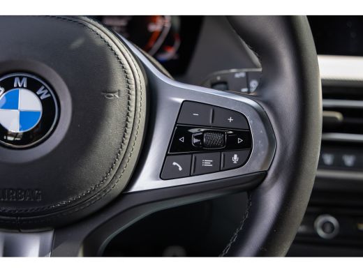 BMW 1 Serie 118i M-Sport | 17 inch | Virtual Cockpit | LED | Navigatie | Cruise Control | Airco (automatisch)... ActivLease financial lease