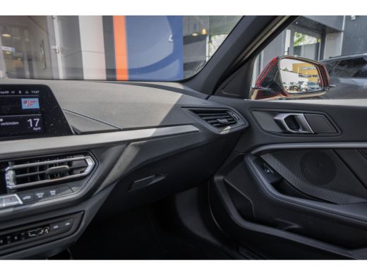 BMW 1 Serie 118i M-Sport | 17 inch | Virtual Cockpit | LED | Navigatie | Cruise Control | Airco (automatisch)... ActivLease financial lease
