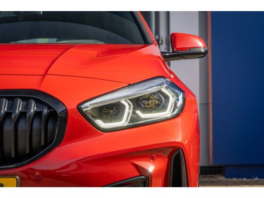 BMW 1 Serie 118i M-Sport | 17 inch | Virtual Cockpit | LED | Navigatie | Cruise Control | Airco (automatisch)... ActivLease financial lease