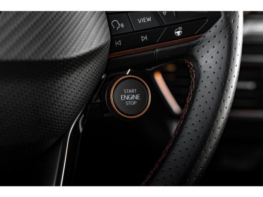 CUPRA Formentor 1.5 TSI e-Hybrid 272pk VZ Performance | Panoramadak | Trekhaak | Leder | Sennheiser | 360 Camera ActivLease financial lease