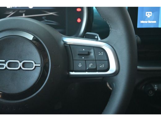 Fiat 600 1.2 Hybrid Urban 110pk | Pack Style + Comfort | Keyless-Entry | Achteruitrijcamera | Navigatie | ... ActivLease financial lease