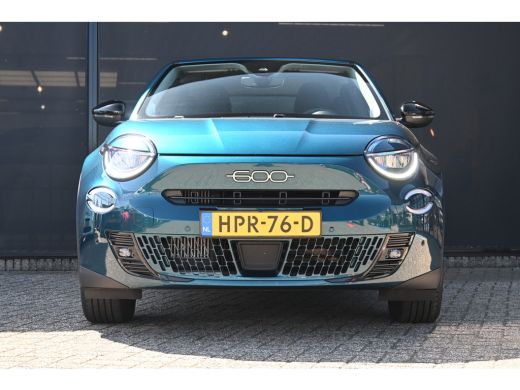 Fiat 600 1.2 Hybrid Urban 110pk | Pack Style + Comfort | Keyless-Entry | Achteruitrijcamera | Navigatie | ... ActivLease financial lease