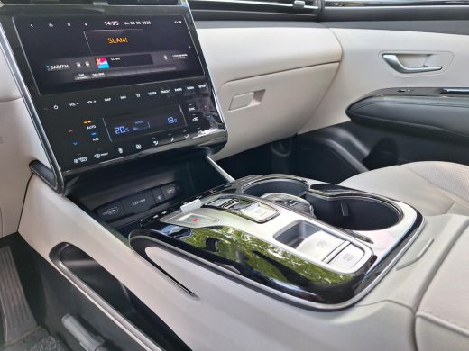 Hyundai Tucson 1.6 T-GDI HEV Premium | Trekhaak 1.650kg! | Climate Control 3 zone | Rijklaarprijs ! ActivLease financial lease