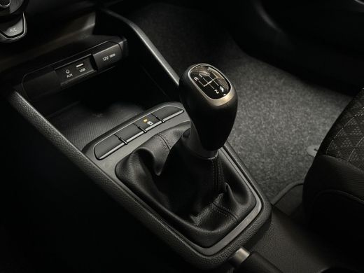 Kia Rio 1.0 TGDI Navigator Sport (APPLE CARPLAY, NAVIGATIE, CAMERA, SPORTSTOELEN, CRUISE, PARKEERSENSOREN... ActivLease financial lease