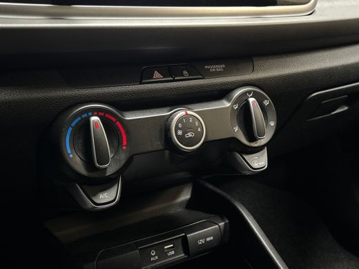 Kia Rio 1.0 TGDI Navigator Sport (APPLE CARPLAY, NAVIGATIE, CAMERA, SPORTSTOELEN, CRUISE, PARKEERSENSOREN... ActivLease financial lease