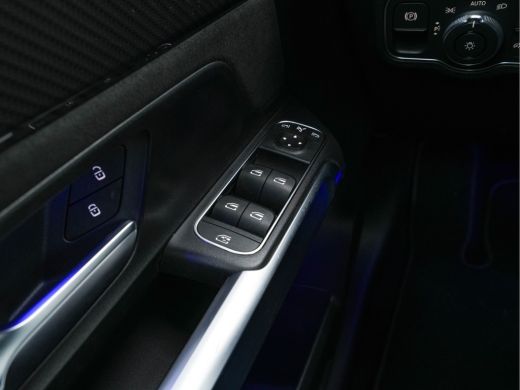 Mercedes-Benz 200-klasse 200 d ( VAN ) Premium AMG-SportPack Aut. *LEATHER-MICROFIBRE | FULL-LED | AMBIENT-LIGHT | WIDE-SC... ActivLease financial lease