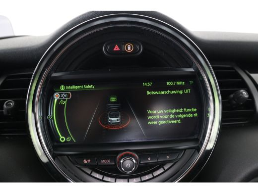 Mini Cooper Cabrio 1.5 Cooper Chili Serious Business | Stoelverwarming | Camera | Head-Up | Climate Control | Leder ... ActivLease financial lease