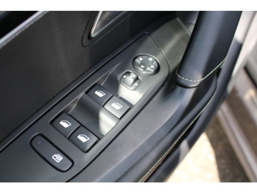Peugeot 2008 1.2 PureTech GT Pack | Automaat | Navigatie | Camera | Panorama/schuifdak | Alcantara | Focal | 1... ActivLease financial lease