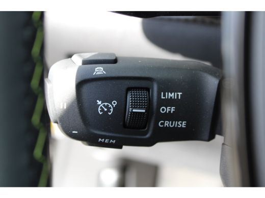 Peugeot 2008 1.2 PureTech GT Pack | Automaat | Navigatie | Camera | Panorama/schuifdak | Alcantara | Focal | 1... ActivLease financial lease