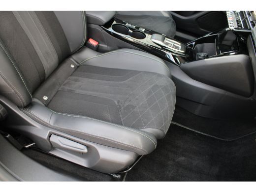 Peugeot 2008 1.2 PureTech GT Pack | Automaat | Navigatie | Camera | Panorama/schuifdak | Alcantara | Focal | 1... ActivLease financial lease