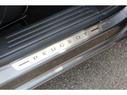 Peugeot 2008 1.2 PureTech GT Pack | Automaat | Navigatie | Camera | Panorama/schuifdak | Alcantara | Focal | 1... ActivLease financial lease