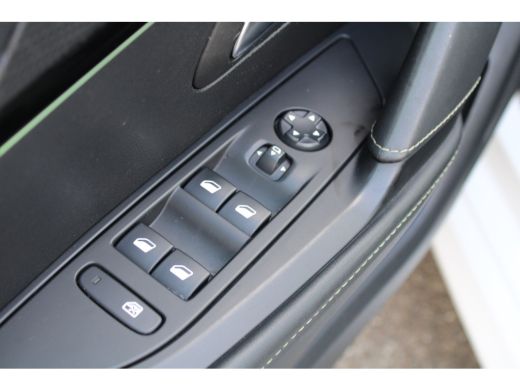 Peugeot 208 1.2 PureTech GT Pack | Navigatie | Camera | Panoramadak | Stoelverwarming | Apple carplay | Full ... ActivLease financial lease