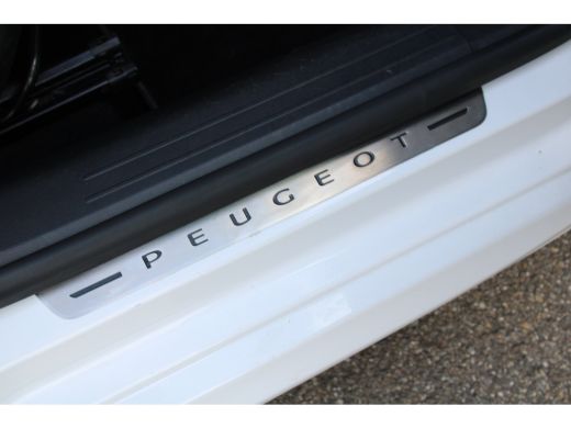 Peugeot 208 1.2 PureTech GT Pack | Navigatie | Camera | Panoramadak | Stoelverwarming | Apple carplay | Full ... ActivLease financial lease