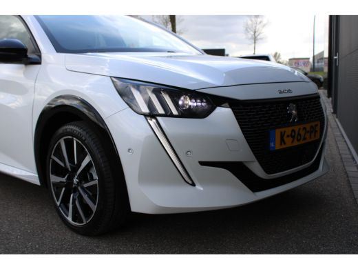 Peugeot 208 1.2 PureTech GT Pack | Navigatie | Camera | Panoramadak | Stoelverwarming | Apple carplay | Full ... ActivLease financial lease