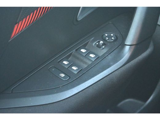 Peugeot e-2008 EV Active Pack 50 kWh 3 Fase 96,6%SOH! | Stoelverwarming | Achteruitrijcamera | Dealeronderhouden... ActivLease financial lease