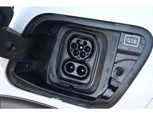 Peugeot e-2008 EV Active Pack 50 kWh 3 Fase 96,6%SOH! | Stoelverwarming | Achteruitrijcamera | Dealeronderhouden... ActivLease financial lease