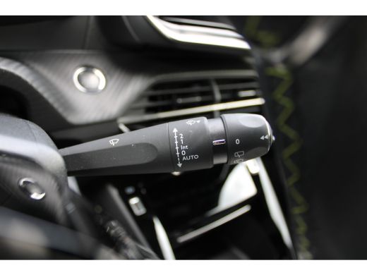 Peugeot e-2008 EV GT 50 kWh | Achterbank in delen neerklapbaar | Achteruitrijcamera | Afwijkende dakkleur ActivLease financial lease