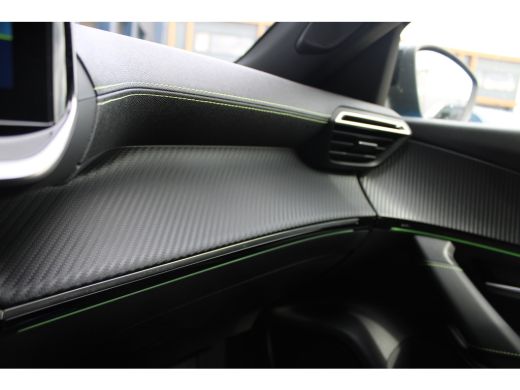 Peugeot e-2008 EV GT 50 kWh | Achterbank in delen neerklapbaar | Achteruitrijcamera | Afwijkende dakkleur ActivLease financial lease