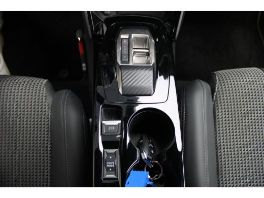 Peugeot e-2008 EV GT 50 kWh | Achterbank in delen neerklapbaar | Achteruitrijcamera | Afwijkende dakkleur ActivLease financial lease