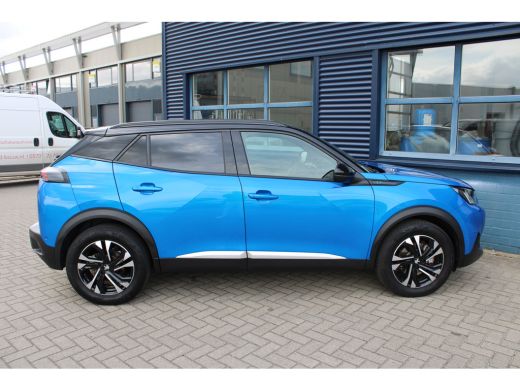 Peugeot e-2008 EV GT 50 kWh | Achterbank in delen neerklapbaar | Achteruitrijcamera | Afwijkende dakkleur ActivLease financial lease