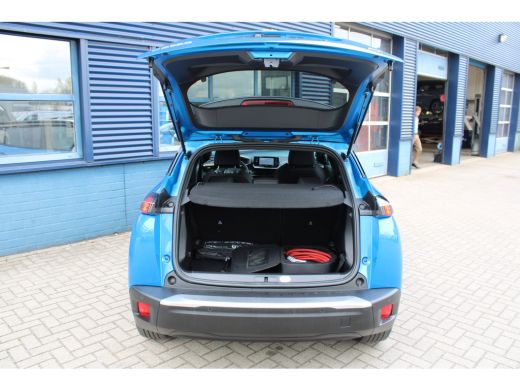 Peugeot e-2008 EV GT 50 kWh | Achterbank in delen neerklapbaar | Achteruitrijcamera | Afwijkende dakkleur ActivLease financial lease
