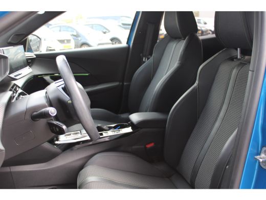 Peugeot e-2008 EV GT 50 kWh | Achterbank in delen neerklapbaar | Achteruitrijcamera | Afwijkende dakkleur ActivLease financial lease