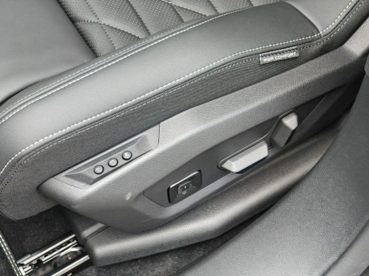 Peugeot e-3008 Launch Edition 325 Dual Motor 73 kWh | Achterstoelen verwarmd | Achteruitrijcamera | Apple Carpla... ActivLease financial lease