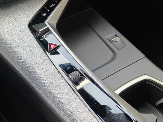 Peugeot e-3008 Launch Edition 325 Dual Motor 73 kWh | Achterstoelen verwarmd | Achteruitrijcamera | Apple Carpla... ActivLease financial lease
