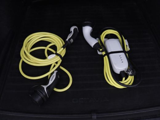 Skoda Octavia 1.4 TSI iV PHEV Sportline Business | SOH 96% | Trekhaak | Stoelverwarming | Camera | Carplay | Na... ActivLease financial lease