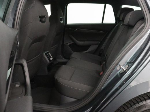 Skoda Octavia 1.4 TSI iV PHEV Sportline Business | SOH 96% | Trekhaak | Stoelverwarming | Camera | Carplay | Na... ActivLease financial lease
