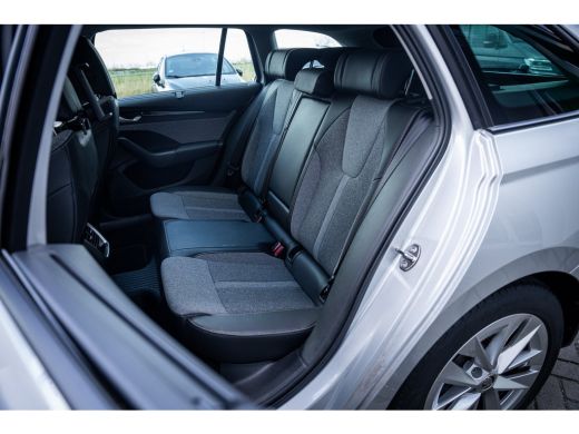 Skoda Octavia Combi 1.5 TSI MHEV Business Edition | Achteruitrijcamera | Lichtmetalen velgen meer-spaaks 17" | ... ActivLease financial lease