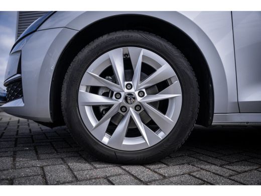 Skoda Octavia Combi 1.5 TSI MHEV Business Edition | Achteruitrijcamera | Lichtmetalen velgen meer-spaaks 17" | ... ActivLease financial lease