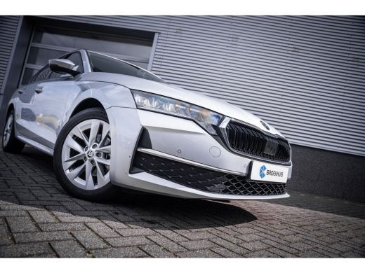 Skoda Octavia Combi 1.5 TSI MHEV Business Edition | Achteruitrijcamera | Lichtmetalen velgen meer-spaaks 17" | ... ActivLease financial lease