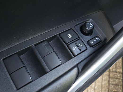 Toyota Corolla Cross Hybrid 140 Business Plus | Apple CarPlay | Blindspot | Parkeersensoren | Rijklaar incl. garantie | ActivLease financial lease