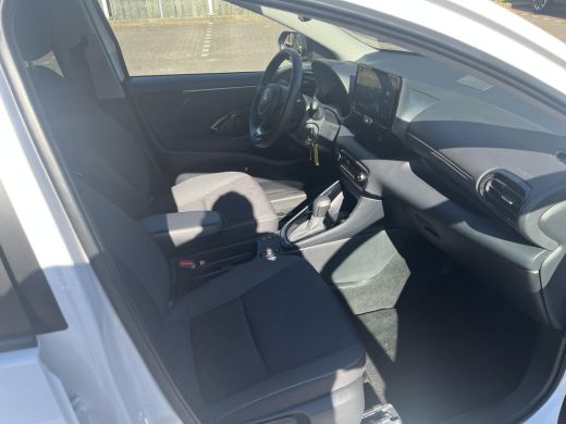 Toyota Yaris 1.5 Hybrid 115 Dynamic | Apple CarPlay/Android auto | Achteruitrijcamera | Stuur en stoelverwarming ActivLease financial lease