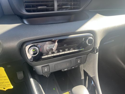 Toyota Yaris 1.5 Hybrid 115 Dynamic | Apple CarPlay/Android auto | Achteruitrijcamera | Stuur en stoelverwarming ActivLease financial lease