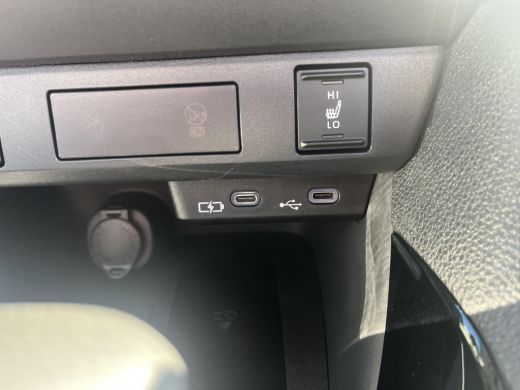 Toyota Yaris 1.5 Hybrid 115 Dynamic | Apple CarPlay/Android auto | Achteruitrijcamera | Stuur en stoelverwarming ActivLease financial lease