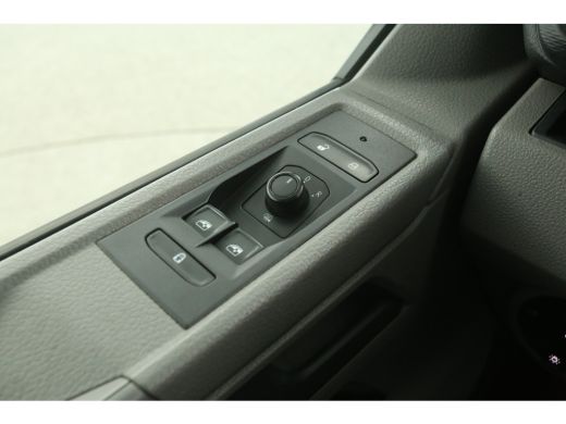 Volkswagen Transporter 2.0 TDI L2H1 | Airco | Cruise | Carplay | Parkeersensoren | Navi ActivLease financial lease