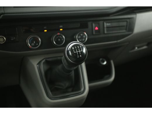 Volkswagen Transporter 2.0 TDI L2H1 | Airco | Cruise | Carplay | Parkeersensoren | Navi ActivLease financial lease
