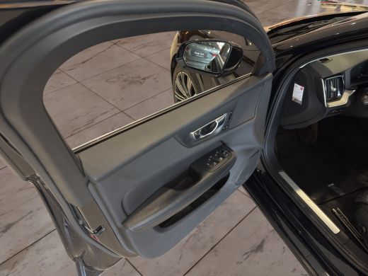 Volvo  S60 2.0 Recharge T6 AWD | BLIS | Memory stoelen | Stoel + Stuur verwarming | Clima | Navi | All-seaso... ActivLease financial lease