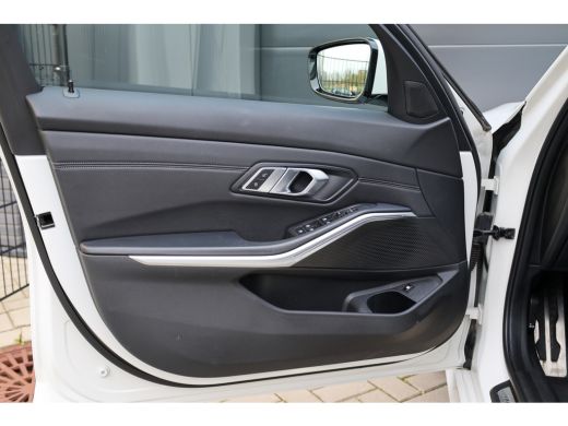 BMW 3 Serie 330e Business Edition Plus | BTW | NAP | M-SPORT | LASER | KEYLESS | 360 | LEDER | DEALER ONDH | ActivLease financial lease