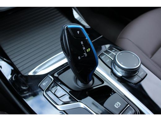 BMW iX3 Executive 80 kWh NL-AUTO SHADOW LINE | PANODAK | LEDER ActivLease financial lease