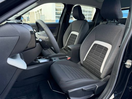Citroën &euml;-C3 Plus 113pk Comfort Range 44 kWh Cruise control | Parkeer sensoren achter | Apple carplay & Androi... ActivLease financial lease