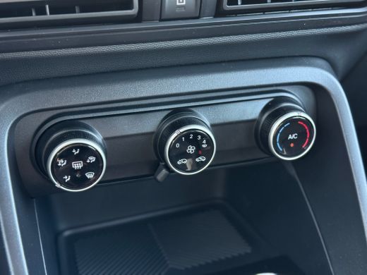 Citroën &euml;-C3 Plus 113pk Comfort Range 44 kWh Cruise control | Parkeer sensoren achter | Apple carplay & Androi... ActivLease financial lease