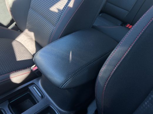 Ford Focus 1.0 ST Line Business | Winterpack | Camera | Cruise Control | CarPlay | | Cruise control | LED da... ActivLease financial lease