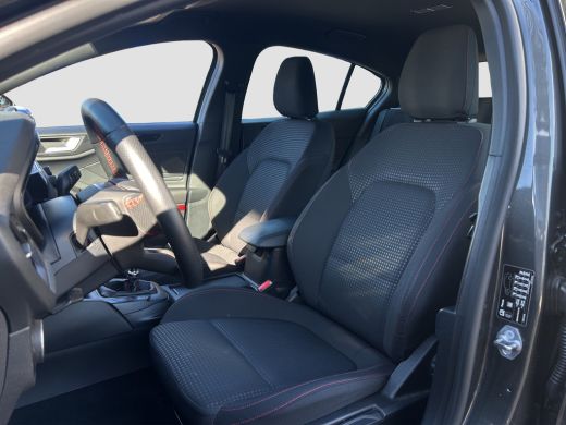 Ford Focus 1.0 ST Line Business | Winterpack | Camera | Cruise Control | CarPlay | | Cruise control | LED da... ActivLease financial lease