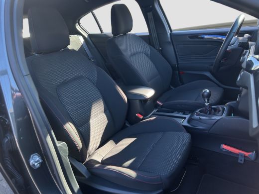 Ford Focus 1.0 ST Line Business | Winterpack | Camera | Cruise Control | CarPlay | | Cruise control | LED da... ActivLease financial lease