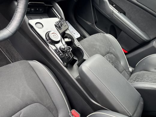 Kia Sportage 1.6 T-GDi Plug-in Hybrid AWD GT-Line | BTW ! ! | Pano | Stoel stuur verwarming | ActivLease financial lease
