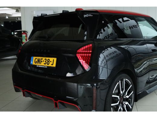 Mini Electric Cooper E John Cooper Works M 40.7 kWh | Adapt. Cruise | Harman & Kardon | Panoramadak | Stoel+Stu... ActivLease financial lease