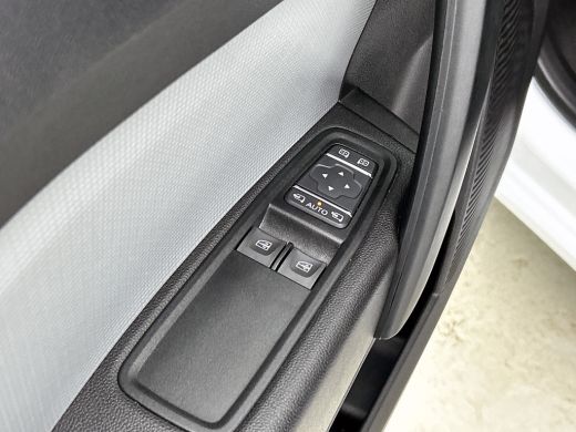 Nissan Townstar N-Connecta L2 45 kWh 100% EV. / Pdc.+Camera / Airco-ecc./ Radio-multimedia / Schuifdeur rechts / ... ActivLease financial lease